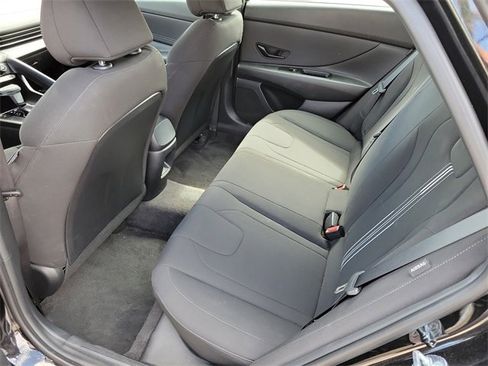 Used 2025 Hyundai Elantra Sport image 18