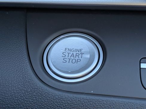 New 2025 Hyundai Elantra Limited FWD image 27