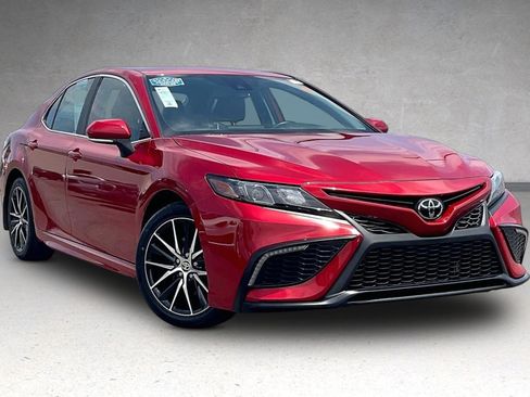 Used 2024 Toyota Camry SE FWD image 2