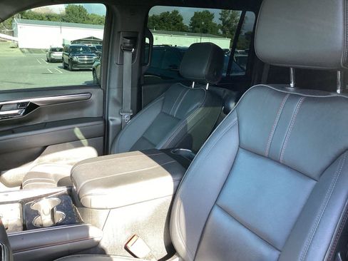 Used 2025 Chevrolet Suburban RST w/ Comfort Package RWD image 6
