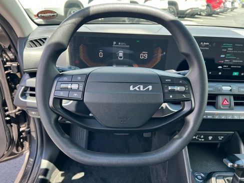 Used 2025 Kia K4 FWD image 16