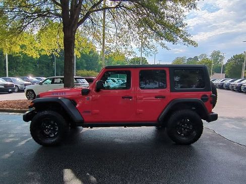 Used 2024 Jeep Wrangler Unlimited AWD/4WD image 2