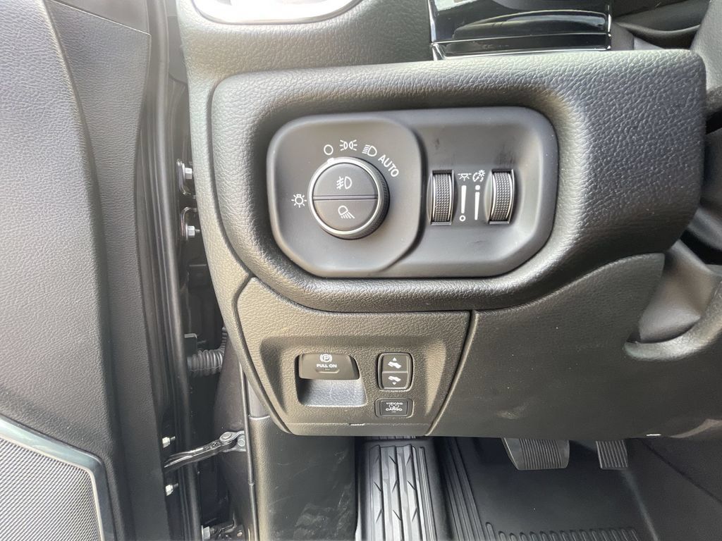 Used 2026 RAM 1500 Laramie AWD/4WD image 18