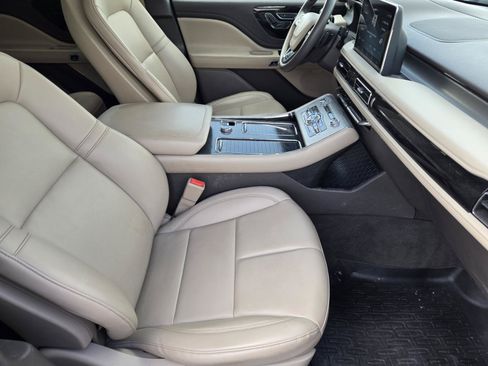 Used 2023 Lincoln Aviator 2WD image 13