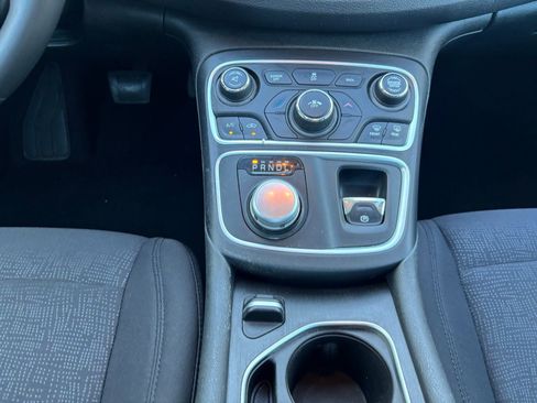 Used 2015 Chrysler 200 Limited w/ Convenience Group image 23