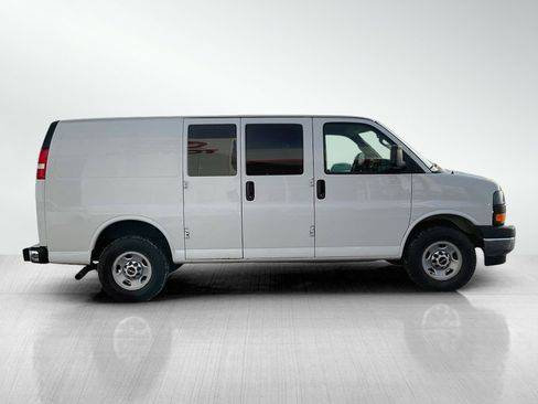 Used 2017 GMC Savana 2500 image 6