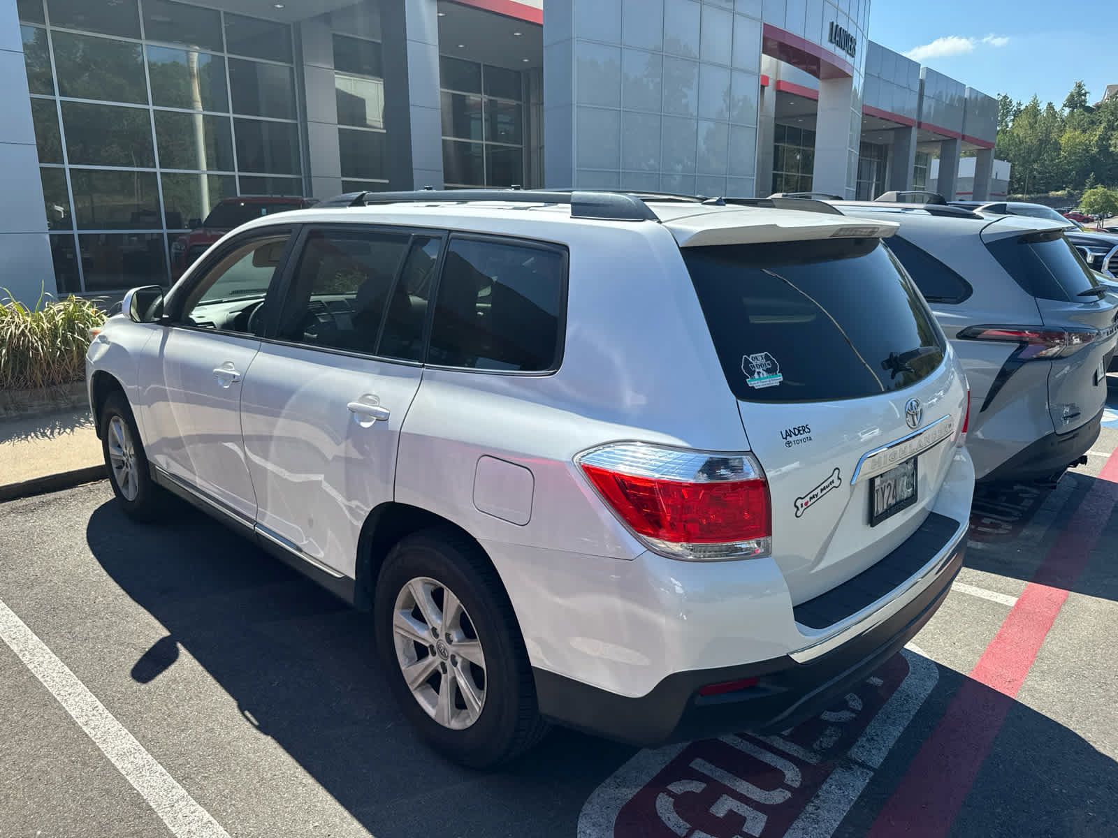 Used 2012 Toyota Highlander SE FWD image 4