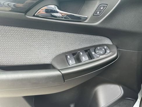 Used 2025 Chevrolet TrailBlazer LT FWD image 15