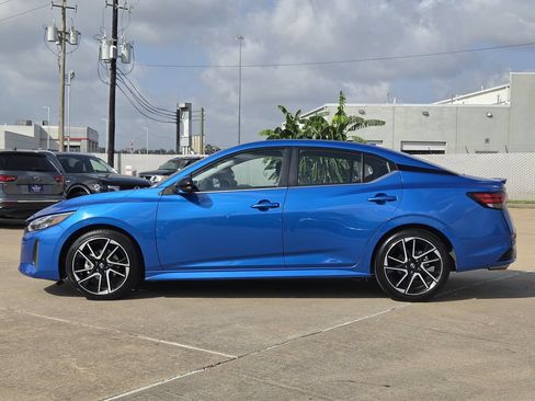 Used 2025 Nissan Sentra SR FWD image 6