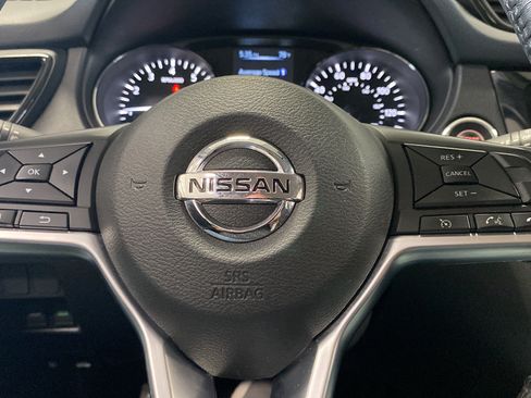 Used 2017 Nissan Rogue SV FWD image 14