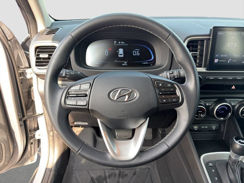 Used 2024 Hyundai Venue SEL FWD image 10