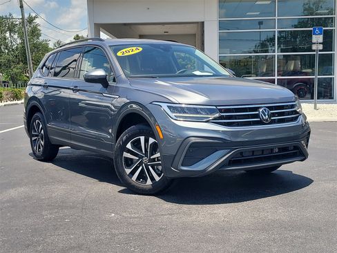 Used 2024 Volkswagen Tiguan S image 2