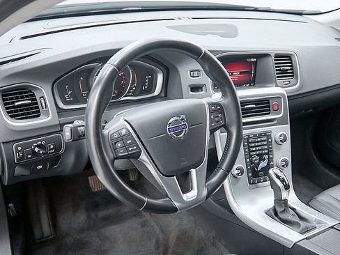 Used 2017 Volvo S60 T5 Inscription Platinum w/ Climate Package image 13