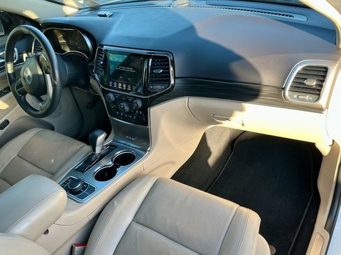 Used 2019 Jeep Grand Cherokee Limited w/ Luxury Group II image 24