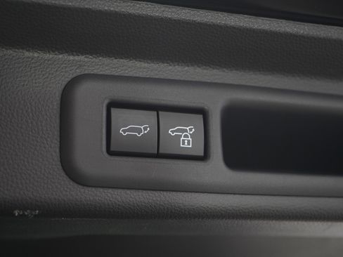 Used 2025 Toyota Sequoia Platinum image 13