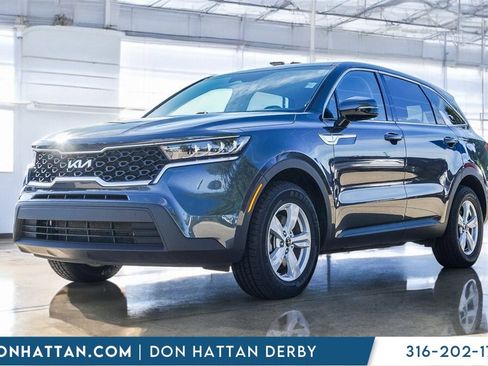 Used 2023 Kia Sorento LX image 1