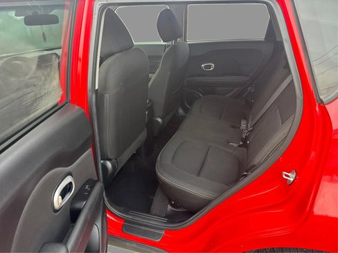 Used 2015 Kia Soul + FWD image 11
