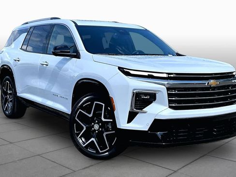 Used 2026 Chevrolet Traverse High Country FWD image 3