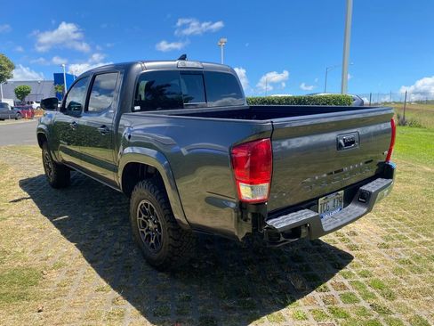 Used 2017 Toyota Tacoma SR5 RWD image 23