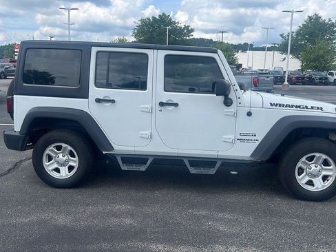 Used 2017 Jeep Wrangler Unlimited Sport w/ Max Tow Package AWD/4WD image 4