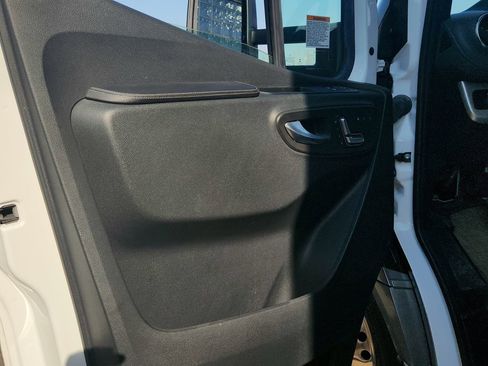 Used 2019 Mercedes-Benz Sprinter 170 image 30