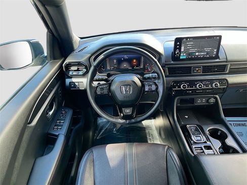 Used 2025 Honda Pilot Black Edition image 24