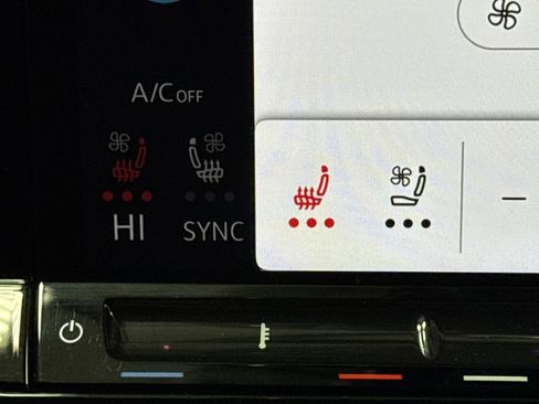 Used 2025 Volkswagen Atlas Cross Sport SE image 7