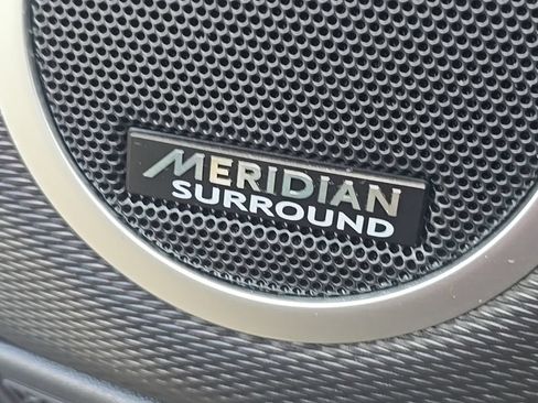 Used 2023 Land Rover Discovery Metropolitan Edition AWD/4WD image 13