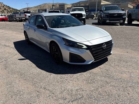 Used 2024 Nissan Altima 2.5 S FWD image 3