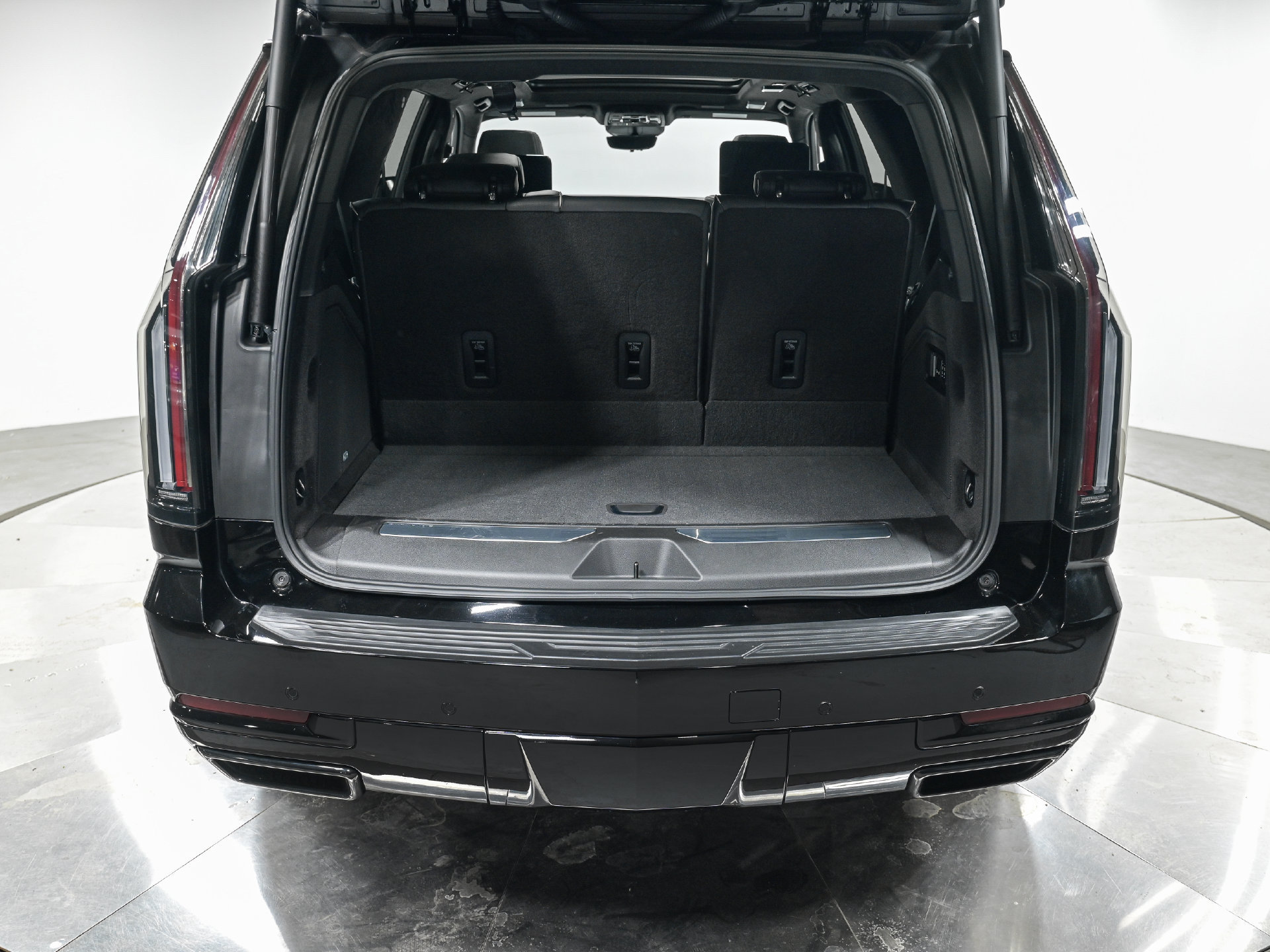Used 2026 Cadillac Escalade Platinum Sport w/ LPO, ONYX Package AWD/4WD image 6