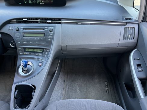 Used 2010 Toyota Prius Three FWD image 33