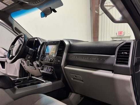 Used 2019 Ford F250 XLT w/ XLT Premium Package image 11