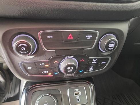 Used 2019 Jeep Compass Limited AWD/4WD image 18