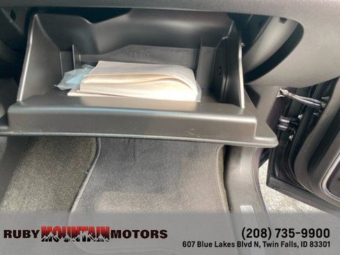 Used 2018 Chevrolet Tahoe Premier AWD/4WD image 33