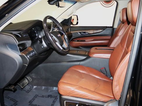 Used 2020 Cadillac Escalade Luxury image 34