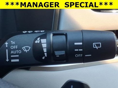 Used 2025 Mitsubishi Outlander SE image 26