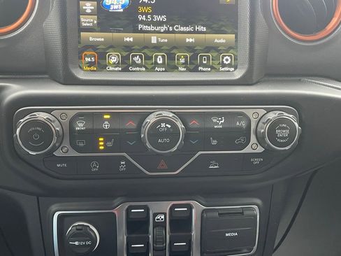 Used 2022 Jeep Gladiator Mojave w/ Cold Weather Group AWD/4WD image 37