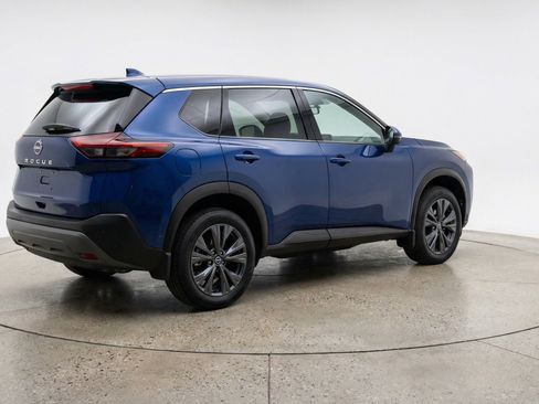 Used 2025 Nissan Rogue SV image 9