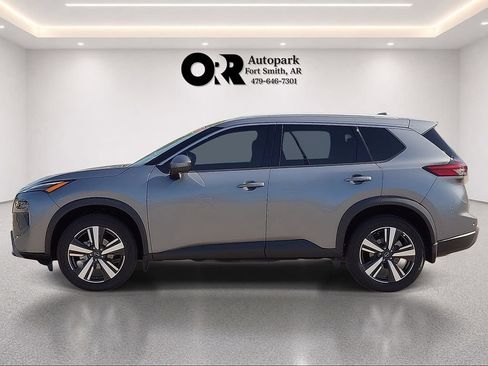 Used 2024 Nissan Rogue SL w/ SL Premium Package FWD image 3