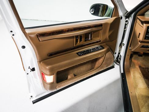 Used 1996 Buick Roadmaster Estate RWD image 17