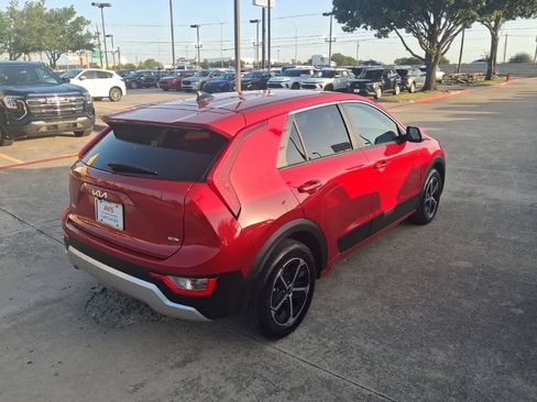 Used 2025 Kia Niro LX FWD image 7