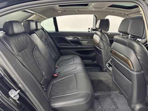 Used 2020 BMW 740i w/ Premium Package image 43