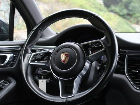 Used 2017 Porsche Macan AWD/4WD image 20