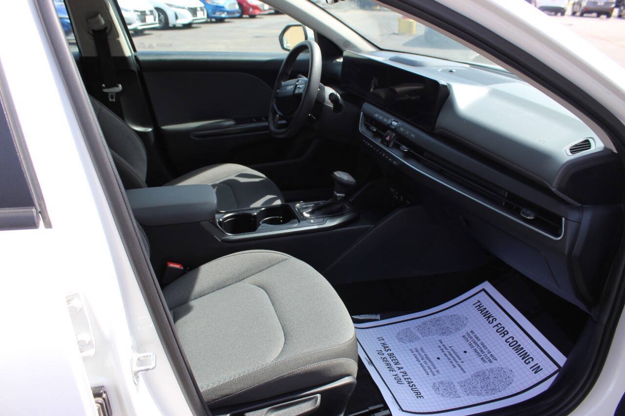 Used 2025 Kia K4 FWD image 8