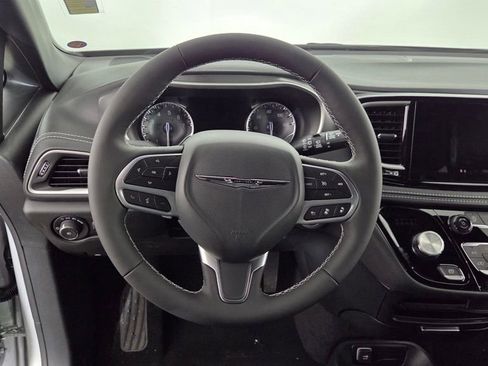 New 2026 Chrysler Pacifica Select FWD image 16
