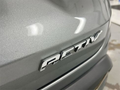 Used 2024 Chevrolet Trax ACTIV w/ Sunroof Package image 27