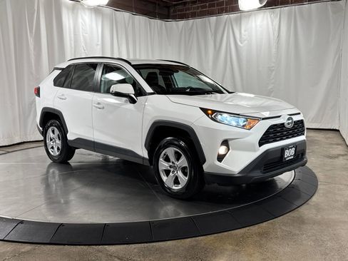 Used 2021 Toyota RAV4 XLE FWD image 10
