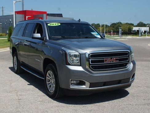 Used 2019 GMC Yukon XL SLT w/ Open Road Package RWD image 2