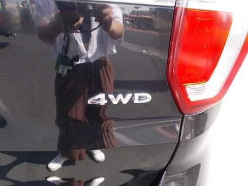 Used 2017 Ford Explorer Limited image 11