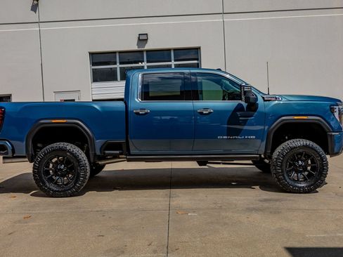 Used 2024 GMC Sierra 2500 Denali w/ Denali Reserve Package AWD/4WD image 11
